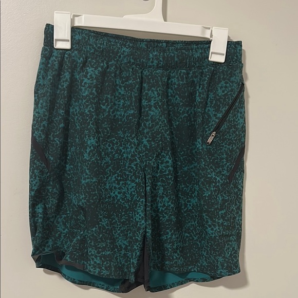 Men’s LULULEMON T.H.E. Short 7” Laguna Green Black Running Athletic Shorts Sz M - Picture 1 of 4